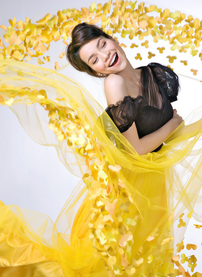 Khi post lên một status trên trang cá nhân, Hồ Ngọc Hà đã vô tình để lộ thông tin cô bị ngất và phải nhập viện. Điều này đã khiến rất nhiều fan của cô lo lắng và liên tục gửi các comment tới hỏi thăm cô. Cảm động trước những lời thăm hỏi động viên của bạn bè và các fan hâm mộ, Hồ Ngọc Hà đã rất xúc động cảm ơn tất cả mọi người. Cô viết, done..hope everything gonna be fine..(tạm dịch: hy vọng mọi thứ sẽ ổn). Hiện tại, có vẻ như sức khỏe của Hồ Ngọc Hà đang dần ổn định. (Theo VietNamnet)