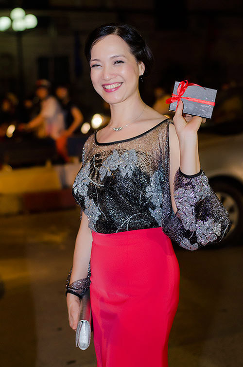 Nụ cười rạng rỡ, tỏa nắng thường thấy của NSND Lê Khanh