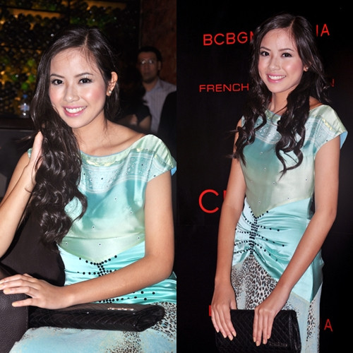 Nụ cười của Kiều Khanh rất đẹp nhưng hàm răng của cô thì chưa đẹp bằng. Nụ cười của Kiều Khanh rất đẹp nhưng hàm răng của cô thì chưa đẹp bằng.