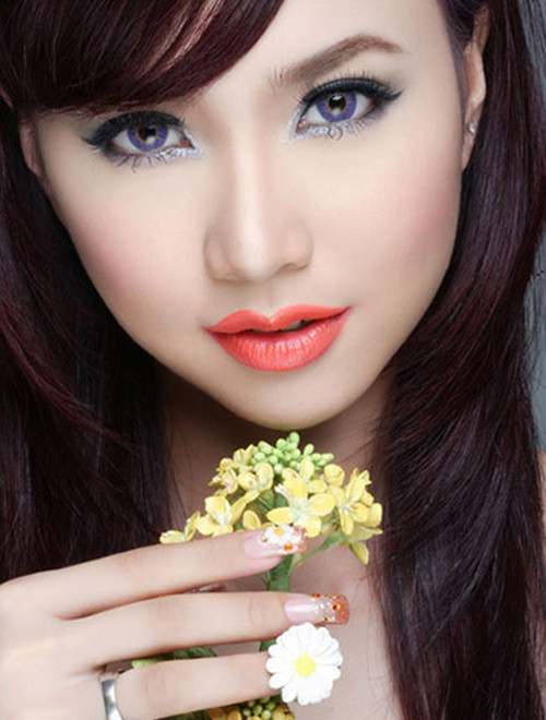 Son cam Son màu cam rất riêng biệt, rất hợp mốt nhưng nó chỉ phù hợp với những làn da trắng. Chỉ có da trắng mới khiến màu cam rạng rỡ, nổi bật. Còn nếu bạn da ngăm, da nâu khi dùng son cam sẽ khiến gương mặt có phần tối tăm và kém tươi. Đinh Ngọc Diệp làm nổi bật bờ môi với màu cam đậm. Son cam Son màu cam rất riêng biệt, rất hợp mốt nhưng nó chỉ phù hợp với những làn da trắng. Chỉ có da trắng mới khiến màu cam rạng rỡ, nổi bật. Còn nếu bạn da ngăm, da nâu khi dùng son cam sẽ khiến gương mặt có phần tối tăm và kém tươi. Đinh Ngọc Diệp làm nổi bật bờ môi với màu cam đậm.