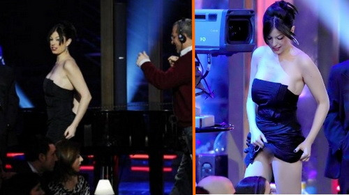 Sara Tommasi, cô người mẫu Ý đồng thời là người yêu cũ của Baloteli có sở thích khoe thân mọi lúc mọi nơi ngay cả trong show truyền hình.