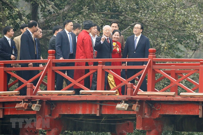 Tổng Bí thư, Chủ tịch nước thả cá chép tại hồ Hoàn Kiếm ảnh 2