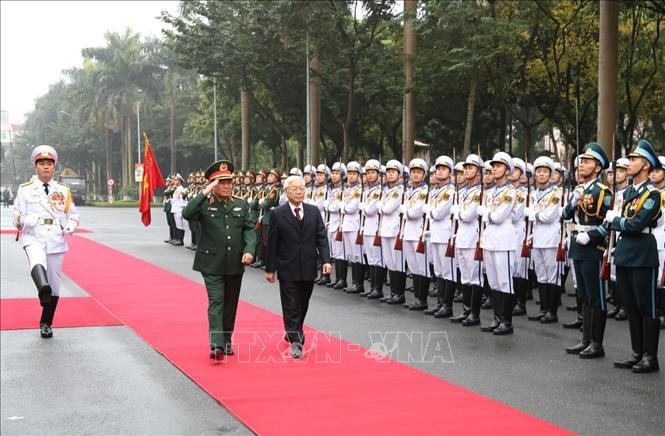 Tổng Bí thư, Chủ tịch nước Nguyễn Phú Trọng, Bí thư Quân ủy Trung ương duyệt đội danh dự Quân đội Nhân dân Việt Nam. Tổng Bí thư, Chủ tịch nước Nguyễn Phú Trọng, Bí thư Quân ủy Trung ương duyệt đội danh dự Quân đội Nhân dân Việt Nam.