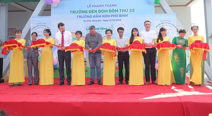 Ngôi trường Đèn Đom Đóm thứ 22 đã được khánh thành trong năm 2018. Ngôi trường Đèn Đom Đóm thứ 22 đã được khánh thành trong năm 2018.