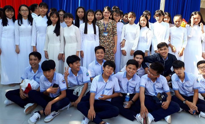 Làm thế nào để tiết sinh hoạt lớp không trở thành áp lực với học sinh? Ảnh minh họa: Báo Giáo dục và Thời đại Làm thế nào để tiết sinh hoạt lớp không trở thành áp lực với học sinh? Ảnh minh họa: Báo Giáo dục và Thời đại