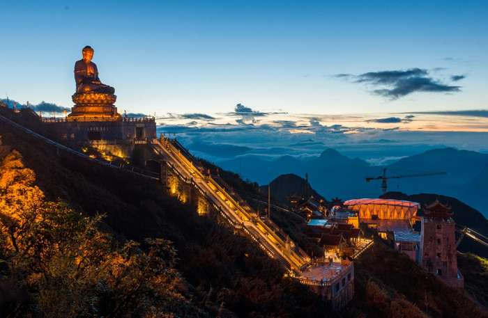 Điện soi sáng nóc nhà Đông Dương Điện soi sáng nóc nhà Đông Dương