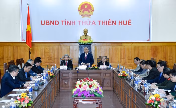 Ngày 6/1, Thủ tướng Nguyễn Xuân Phúc đã có cuộc kiểm tra công tác chuẩn bị Tết Nguyên đán Kỷ Hợi năm 2019 tại tỉnh Thừa Thiên - Huế. Ảnh: Chinhphu.vn