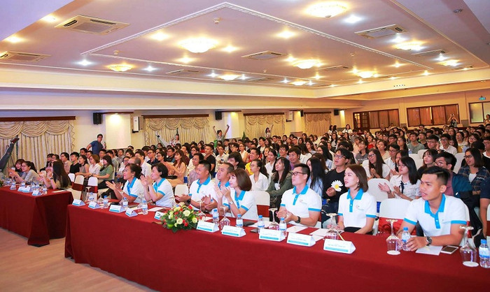 Các bạn trẻ tham gia buổi đối thoại về nghề nghiệp. Các bạn trẻ tham gia buổi đối thoại về nghề nghiệp.