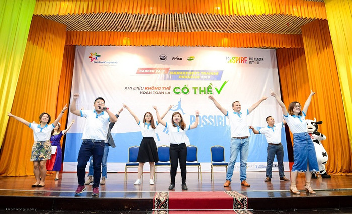 Điệu nhảy quen thuộc hướng dẫn lối sống năng động khỏe mạnh. Điệu nhảy quen thuộc hướng dẫn lối sống năng động khỏe mạnh.