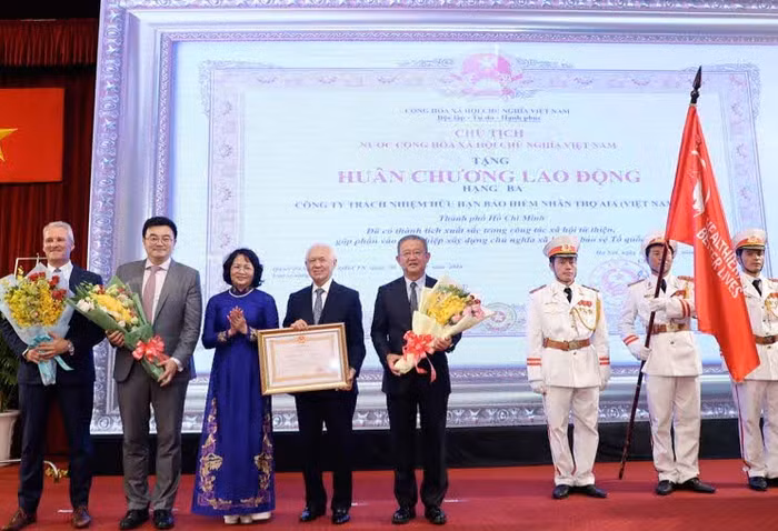 AIA Việt Nam đã vinh dự đón nhận Huân chương Lao động hạng 3 của Chủ tịch nước trao tặng
