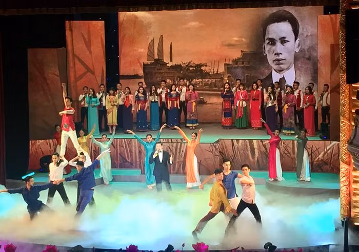 Các nghệ sĩ biểu diễn trong chương trình. Ảnh: VH/ Dangcongsan.vn