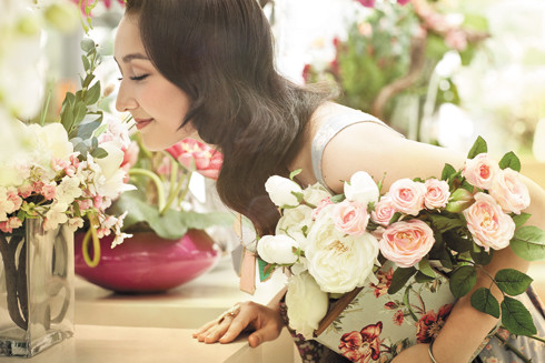 "Bây giờ, tôi đã hiểu đó là một sự rèn luyện nghiêm khắc, giúp tôi học được sự khắt khe với chính bản thân. Khi một sản phẩm đứng dưới tên mình, nó sẽ theo mình suốt đời." "Bây giờ, tôi đã hiểu đó là một sự rèn luyện nghiêm khắc, giúp tôi học được sự khắt khe với chính bản thân. Khi một sản phẩm đứng dưới tên mình, nó sẽ theo mình suốt đời."