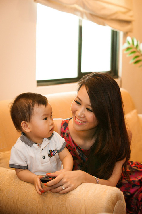 Sau khi đoạt giải 'Người đẹp thân thiện' tại cuộc thi Hoa hậu Hoàn vũ Việt Nam 2008, Dương Thùy Linh tích cực tham gia các hoạt động của làng giải trí. Gương mặt Dương Thùy Linh luôn ánh lên niềm hạnh phúc viên mãn trong cuộc sống gia đình. (Theo Ngôi Sao) Sau khi đoạt giải 'Người đẹp thân thiện' tại cuộc thi Hoa hậu Hoàn vũ Việt Nam 2008, Dương Thùy Linh tích cực tham gia các hoạt động của làng giải trí. Gương mặt Dương Thùy Linh luôn ánh lên niềm hạnh phúc viên mãn trong cuộc sống gia đình. (Theo Ngôi Sao)