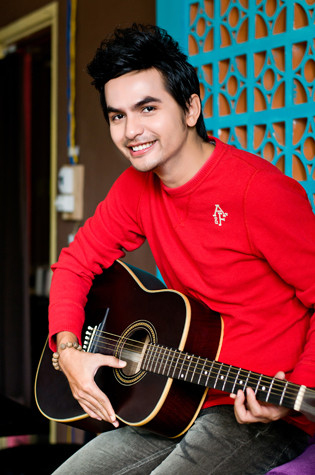 "Chúng ta không làm được những gì tốt đẹp hơn thì đừng đem vào đó lời cay nghiệt, đừng bám vào đó để hoan hỉ. Mà tốt nhất là đừng biến mình thành những kẻ đồng phạm. Tôi nghĩ những người phỉ báng ấy đang biến mình thành đồng phạm. Họ đang bám vào đó để tên tuổi mình được nổi tiếng. Những người này không đáng trân trọng và được yêu thương", Anh thẳng thắn bày tỏ quan điểm. (Giaoduc.net.vn) "Chúng ta không làm được những gì tốt đẹp hơn thì đừng đem vào đó lời cay nghiệt, đừng bám vào đó để hoan hỉ. Mà tốt nhất là đừng biến mình thành những kẻ đồng phạm. Tôi nghĩ những người phỉ báng ấy đang biến mình thành đồng phạm. Họ đang bám vào đó để tên tuổi mình được nổi tiếng. Những người này không đáng trân trọng và được yêu thương", Anh thẳng thắn bày tỏ quan điểm. (Giaoduc.net.vn)