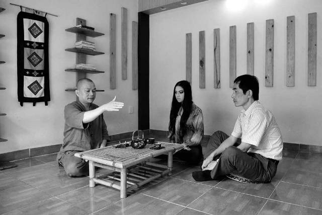 Nhiếp ảnh và 2 nhân vật chính trong bộ ảnh "nude để thiền" . Nhiếp ảnh và 2 nhân vật chính trong bộ ảnh "nude để thiền" .