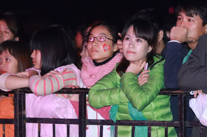 Nếu có không ít những fan nữ xem ca nhạc một cách chăm chú, lặng lẽ....