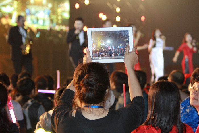 Quay lại hình ảnh đêm diễn. Quay lại hình ảnh đêm diễn.