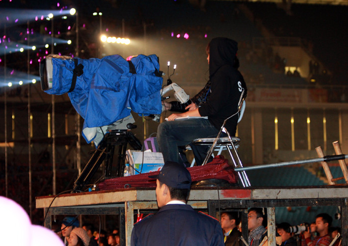 Các phóng viên luôn cố gắng hoàn thành tốt nhất công việc của mình....