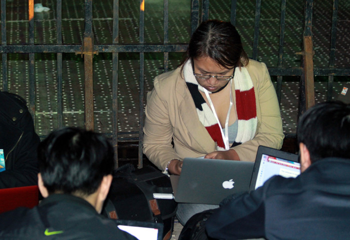 Chút căng thẳng của việc cập nhật tin tức.