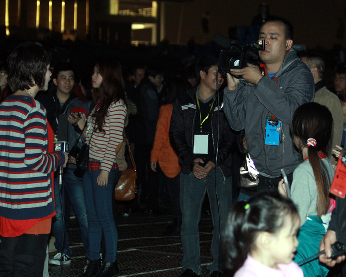 Một kênh truyền hình tường thuật nóng sự kiện.