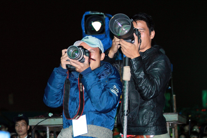 Ống lớn, ống nhỏ lúc nào cũng sẵn sàng ghi lại hình ảnh các ngôi sao Hàn.