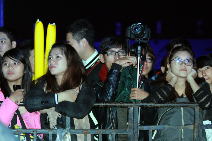 Có teen còn chuẩn bị cả máy ảnh xịn ghi lại những khoảnh khắc đáng nhớ. Có teen còn chuẩn bị cả máy ảnh xịn ghi lại những khoảnh khắc đáng nhớ.