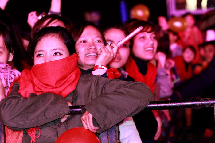 Sự hân hoan hiện rõ trên khuôn mặt. Sự hân hoan hiện rõ trên khuôn mặt.