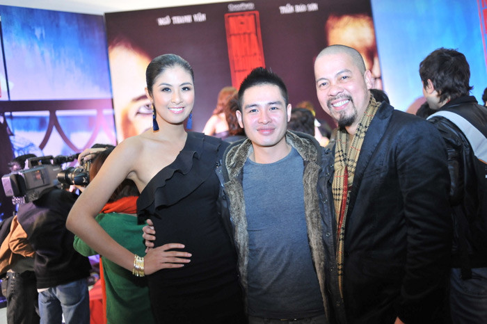 Tham dự lễ chiếu phim còn có NTK Đức Hùng, Ca sỹ Hoàng Hải. Tham dự lễ chiếu phim còn có NTK Đức Hùng, Ca sỹ Hoàng Hải.