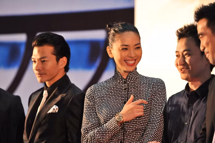 Ngô Thanh Vân diện trang phục cá tính bên cạnh Trần Bảo Sơn lạnh lùng. 2 người là cặp nhân vật chính của "Ngôi nhà trong hẻm". Ngô Thanh Vân diện trang phục cá tính bên cạnh Trần Bảo Sơn lạnh lùng. 2 người là cặp nhân vật chính của "Ngôi nhà trong hẻm".