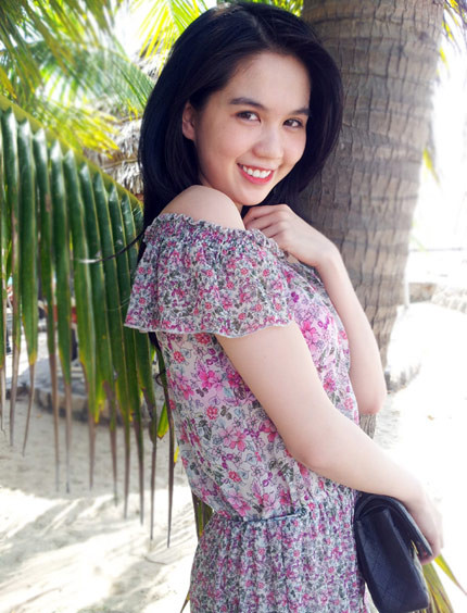 Không phải ngôi sao nào cũng đủ tự tin khoe mặt mộc, Ngọc Trinh là một trong số ít những mỹ nhân hãnh diện với nhan sắc trời phú.