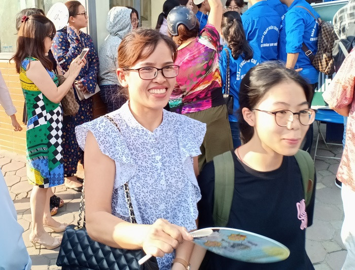 Đề thi Văn khá dễ với bài Sang Thu khiến thí sinh rất hào hứng (Ảnh: Vũ Ninh)