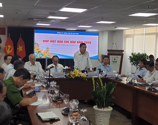 Chủ tịch Ủy ban nhân dân Thành phố Hồ Chí Minh Nguyễn Thành Phong phát biểu tại buổi gặp gỡ (ảnh: P.L)