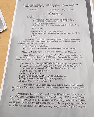 Thông báo số 43 của Tòa án nhân dân quận 10 về việc thụ lý vụ án dân sự (ảnh: P.L) Thông báo số 43 của Tòa án nhân dân quận 10 về việc thụ lý vụ án dân sự (ảnh: P.L)