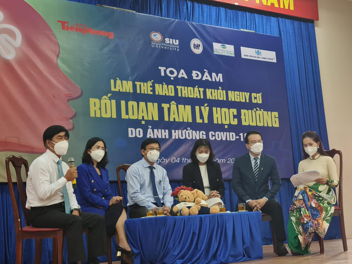 Các diễn giả chia sẻ tại buổi tọa đàm. (ảnh: P.L) Các diễn giả chia sẻ tại buổi tọa đàm. (ảnh: P.L)