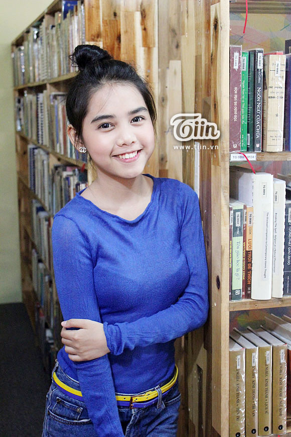 "Thật ra mình không thích hình ảnh của chị Ngọc Trinh gắn liền với các scandal lắm đâu. Nhưng nói về mặt tích cực thì vẻ đẹp của chị Trinh không chỉ làm cho phái mạnh ngả nghiêng đâu mà ngay cả bản thân mình còn thích và ngưỡng mộ nữa", cô bé lớp 12 chia sẻ. "Thật ra mình không thích hình ảnh của chị Ngọc Trinh gắn liền với các scandal lắm đâu. Nhưng nói về mặt tích cực thì vẻ đẹp của chị Trinh không chỉ làm cho phái mạnh ngả nghiêng đâu mà ngay cả bản thân mình còn thích và ngưỡng mộ nữa", cô bé lớp 12 chia sẻ.