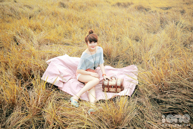 Gây chú ý từ cuộc thi tài sắc của đại học Văn Hóa với danh hiệu Hoa khôi, Khánh Chi trở thành gương mặt quen thuộc với cộng đồng teens Việt. Gây chú ý từ cuộc thi tài sắc của đại học Văn Hóa với danh hiệu Hoa khôi, Khánh Chi trở thành gương mặt quen thuộc với cộng đồng teens Việt.