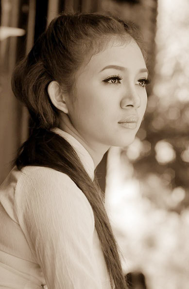 Đúng ngày 1/4, Bích Trâm chia sẻ rằng cô đang chuẩn bị lấy chồng vào ngày 25/5. Tuy nhiên, đây chỉ là ‘tin vịt’ ngày cá tháng tư! Trên thực tế, không hề có chuyện Hoa hậu tài năng 2010 mang bầu 3 tháng và chuẩn bị lấy chồng 50 tuổi. Bích Trâm cho biết: “Thông tin đó chỉ là một lời đùa đáng yêu ngày cá tháng tư thôi, hoàn toàn không phải sự thật. Trâm nghĩ, ai cũng từng một lần nói dối trong đời. Và, có những lời nói dối vô hại, không ảnh hưởng tới ai, ngược lại làm người khác vui, có thêm động lực sống có thể chấp nhận được.” (Giaoduc.net.vn) Đúng ngày 1/4, Bích Trâm chia sẻ rằng cô đang chuẩn bị lấy chồng vào ngày 25/5. Tuy nhiên, đây chỉ là ‘tin vịt’ ngày cá tháng tư! Trên thực tế, không hề có chuyện Hoa hậu tài năng 2010 mang bầu 3 tháng và chuẩn bị lấy chồng 50 tuổi. Bích Trâm cho biết: “Thông tin đó chỉ là một lời đùa đáng yêu ngày cá tháng tư thôi, hoàn toàn không phải sự thật. Trâm nghĩ, ai cũng từng một lần nói dối trong đời. Và, có những lời nói dối vô hại, không ảnh hưởng tới ai, ngược lại làm người khác vui, có thêm động lực sống có thể chấp nhận được.” (Giaoduc.net.vn)