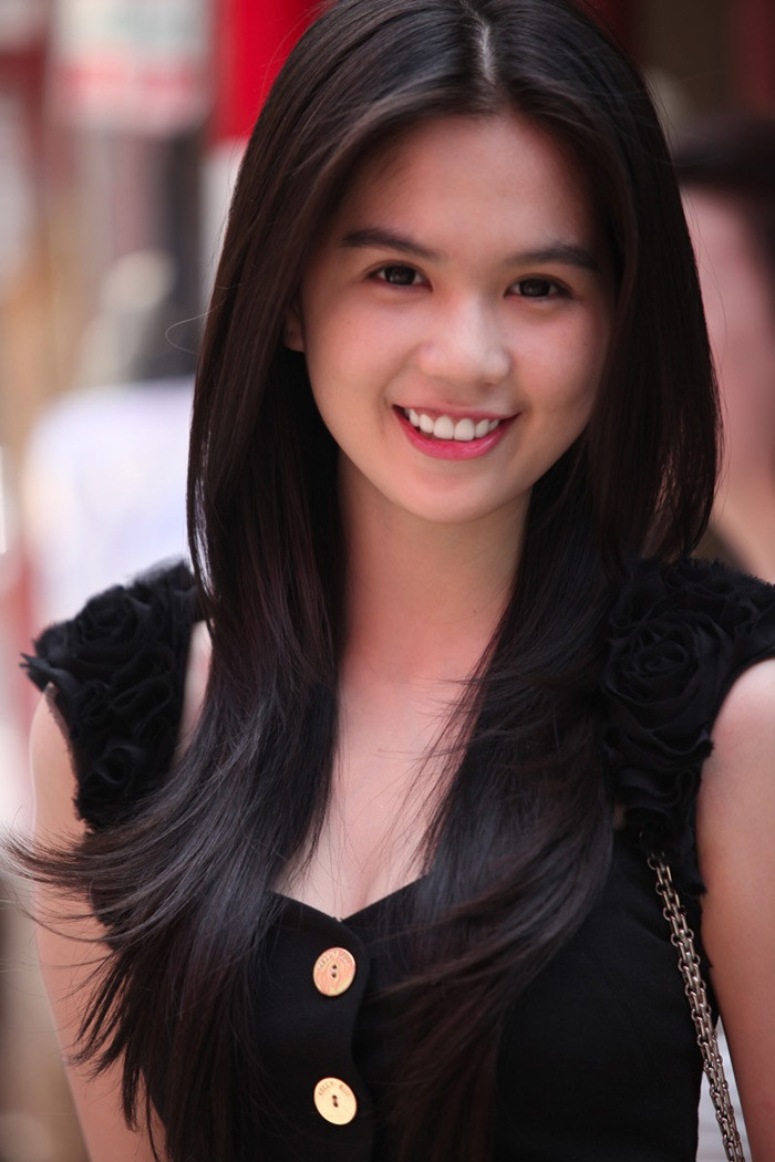 Nụ cười tươi tắn của Ngọc Trinh.