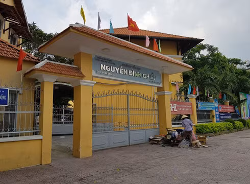 Hiệu trưởng Trường tiểu học Nguyễn Đình Chiểu đã bác bỏ thông tin học sinh trường bị ngộ độc (ảnh: P.L)