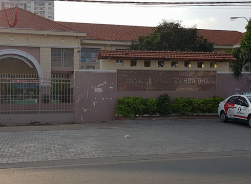 Cả cô T. và cô D. đều hiện là giáo viên của Trường Nguyễn Hữu Thọ, quận 7 (ảnh: P.L) Cả cô T. và cô D. đều hiện là giáo viên của Trường Nguyễn Hữu Thọ, quận 7 (ảnh: P.L)