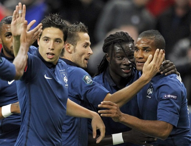 Ăn mừng bàn thắng cùng Samir Nasri và các đồng đội tại ĐT Pháp. Ăn mừng bàn thắng cùng Samir Nasri và các đồng đội tại ĐT Pháp.