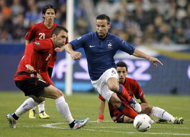 Cabaye được triệu tập vào đội hình ĐT Pháp tham dự vòng loại Euro 2012. Cabaye được triệu tập vào đội hình ĐT Pháp tham dự vòng loại Euro 2012.