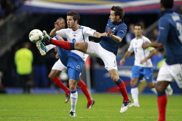 Cabaye được triệu tập vào đội hình ĐT Pháp tham dự vòng loại Euro 2012. Cabaye được triệu tập vào đội hình ĐT Pháp tham dự vòng loại Euro 2012.