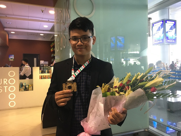 Chia sẻ dự định sắp tới, Lê Quang Tuấn chia sẻ sẽ học khoa Công nghệ máy tính, Trường Đại học Công nghệ - Đại học Quốc gia Hà Nội. Tuấn cho biết, sẽ cố gắng học tập để năm sau có thể đi du học tại Đại học Quốc gia Singapore. Chia sẻ dự định sắp tới, Lê Quang Tuấn chia sẻ sẽ học khoa Công nghệ máy tính, Trường Đại học Công nghệ - Đại học Quốc gia Hà Nội. Tuấn cho biết, sẽ cố gắng học tập để năm sau có thể đi du học tại Đại học Quốc gia Singapore.