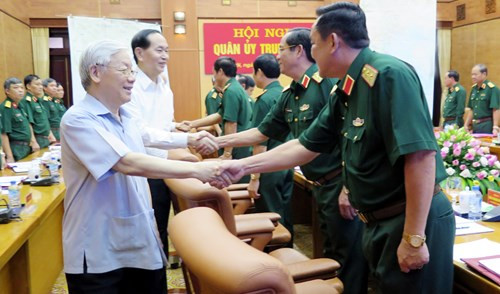 Tổng Bí thư Nguyễn Phú Trọng, Chủ tịch nước Trần Đại Quang với các đại biểu dự hội nghị. Tổng Bí thư Nguyễn Phú Trọng, Chủ tịch nước Trần Đại Quang với các đại biểu dự hội nghị.