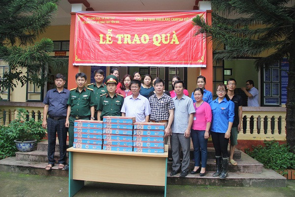 Thầy cô băng rừng, vượt suối vận động học sinh đến trường sau mưa bão ảnh 22