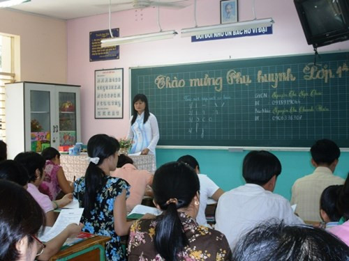 Nhiều phụ huynh không dám lên tiếng thể hiện ý kiến của mình. (Ảnh minh hoạ: Báo Giáo dục và Thời đại) Nhiều phụ huynh không dám lên tiếng thể hiện ý kiến của mình. (Ảnh minh hoạ: Báo Giáo dục và Thời đại)