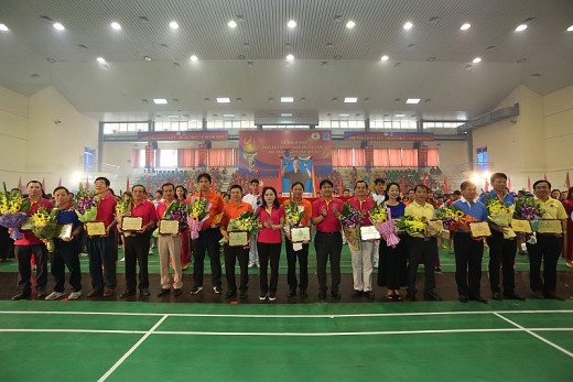 12 đơn vị được khen thưởng là các đơn vị xuất sắc trong phong trào Xây dựng đời sống văn hóa cơ sở