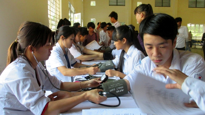 Mập mờ bảo hiểm tự nguyện và bắt buộc trong nhà trường ảnh 2 Mập mờ bảo hiểm tự nguyện và bắt buộc trong nhà trường ảnh 2