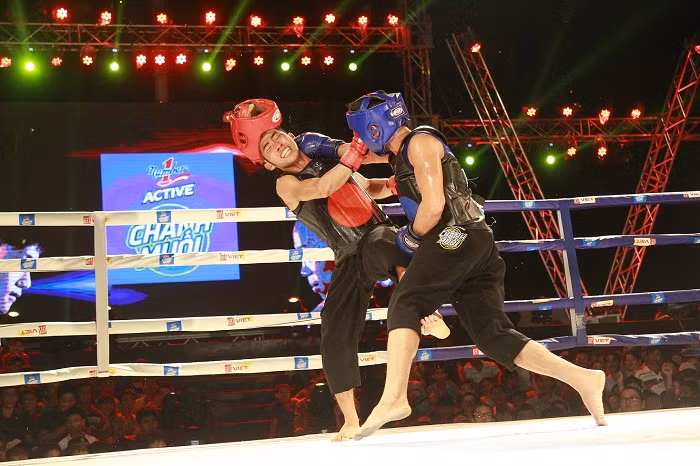 Những pha ra đòn khá quyết liệt khiến khán giả xứ Quảng đứng ngồi không yên.